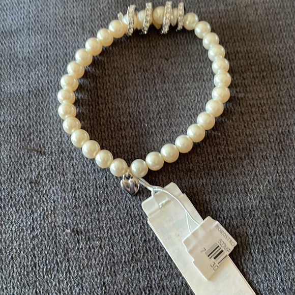 Carolee (Nordstrom) Pearl Bracket with Diamond Detail NWT - Picture 2 of 4